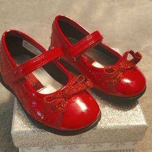 Little girls Rachel shoes shiny red size 6